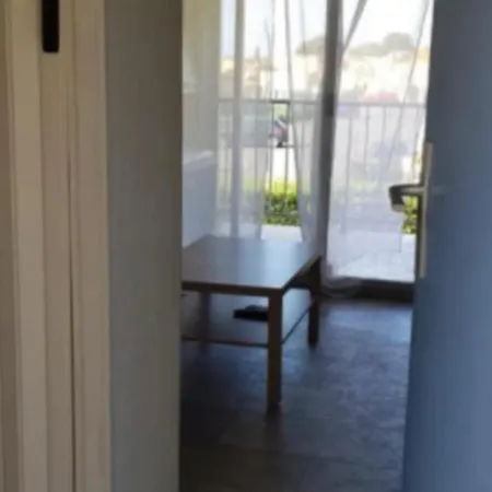 아파트 Studio Cabin With Balcony Ideally Located! 아그